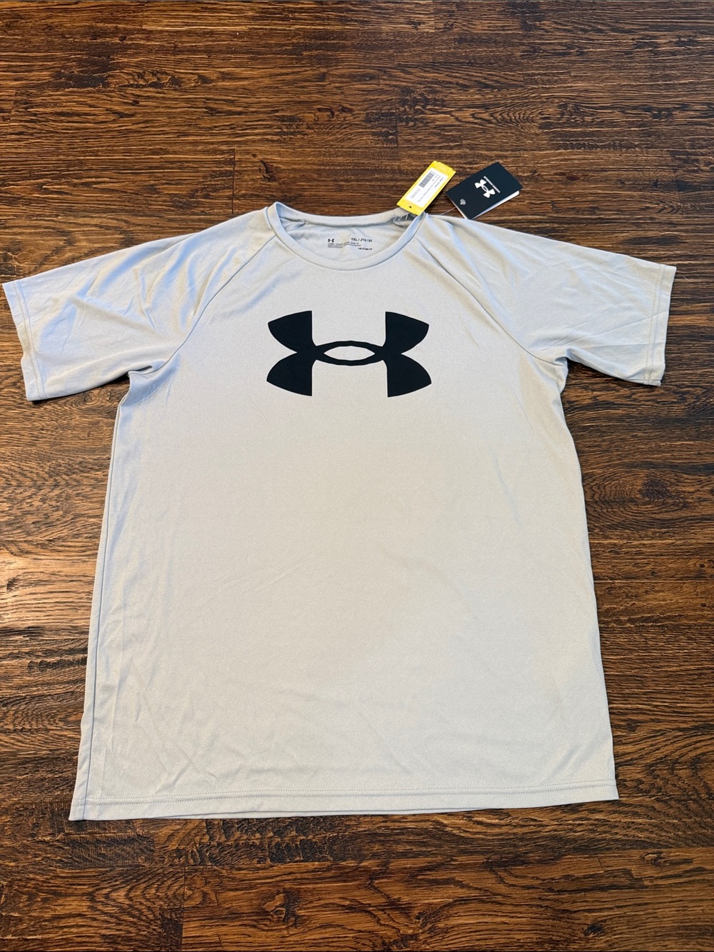 NWT Under Armour Heatgear Loose Fit 
Gray Short Sleeve Tech Tee with Black Logo